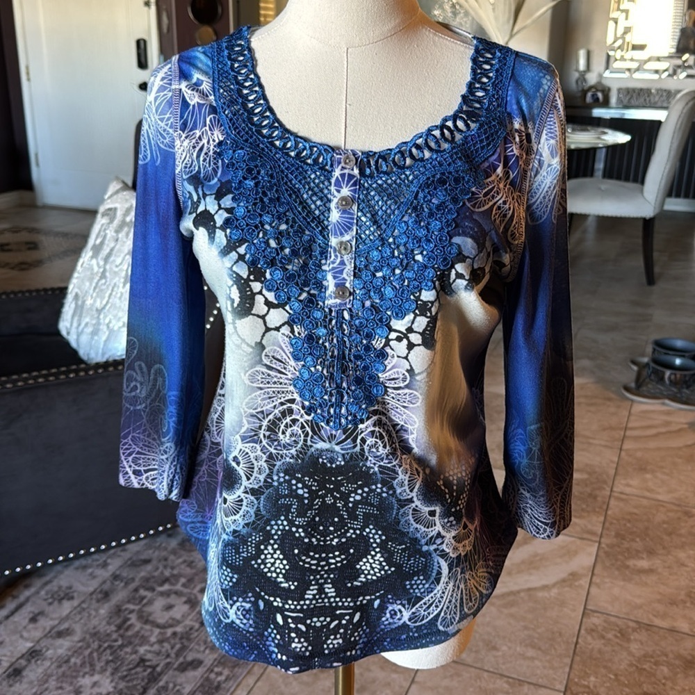 Live and let Live blue pattern casual top - Picture 3 of 17